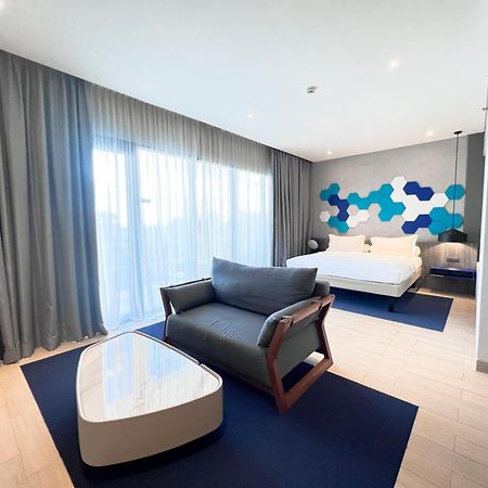 Ibis Styles Batam Nagoya Hotel Ngoại thất bức ảnh