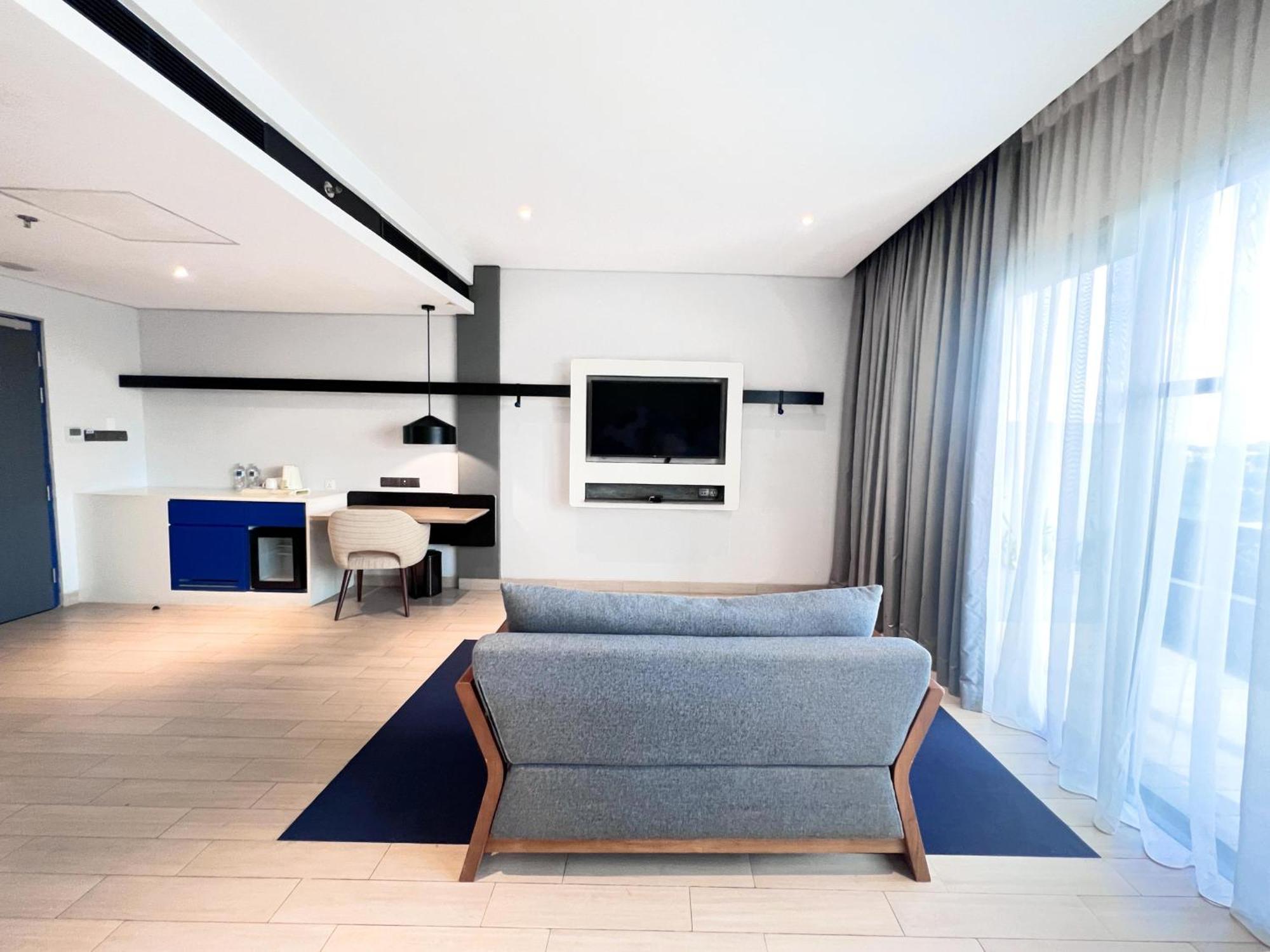 Ibis Styles Batam Nagoya Hotel Ngoại thất bức ảnh