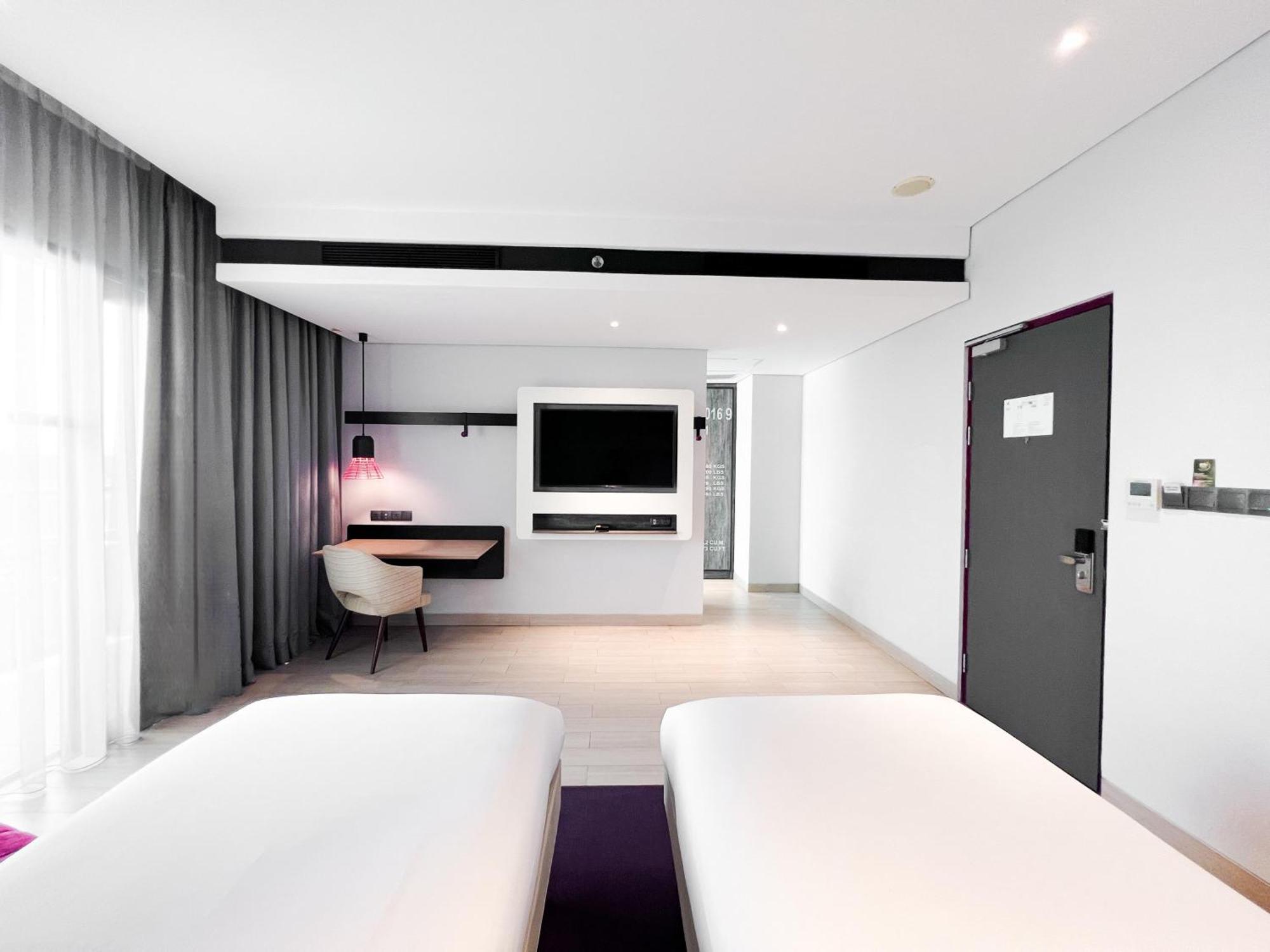 Ibis Styles Batam Nagoya Hotel Ngoại thất bức ảnh